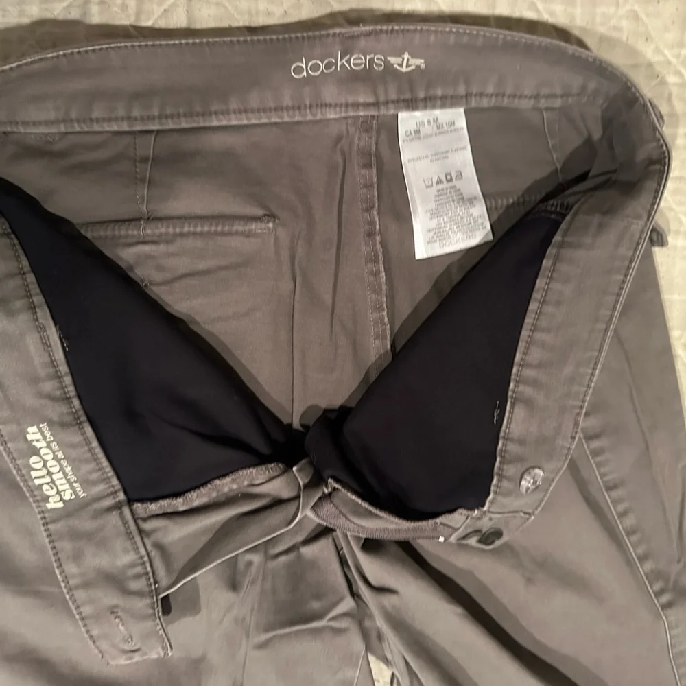 Women’s Dockers gray khaki- Hello Smooth- Size- 8M- straight leg!Great condition - Picture 9 of 11